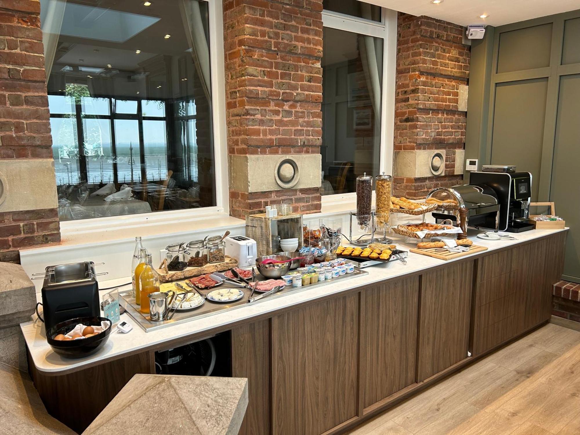 Logis Hotel- Restaurant Le Relais Guillaume De Normandy Saint-Valery-sur-Somme Bagian luar foto